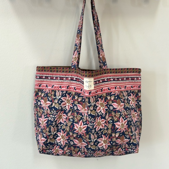 Sezane Handbags - Sezane Floral Tote